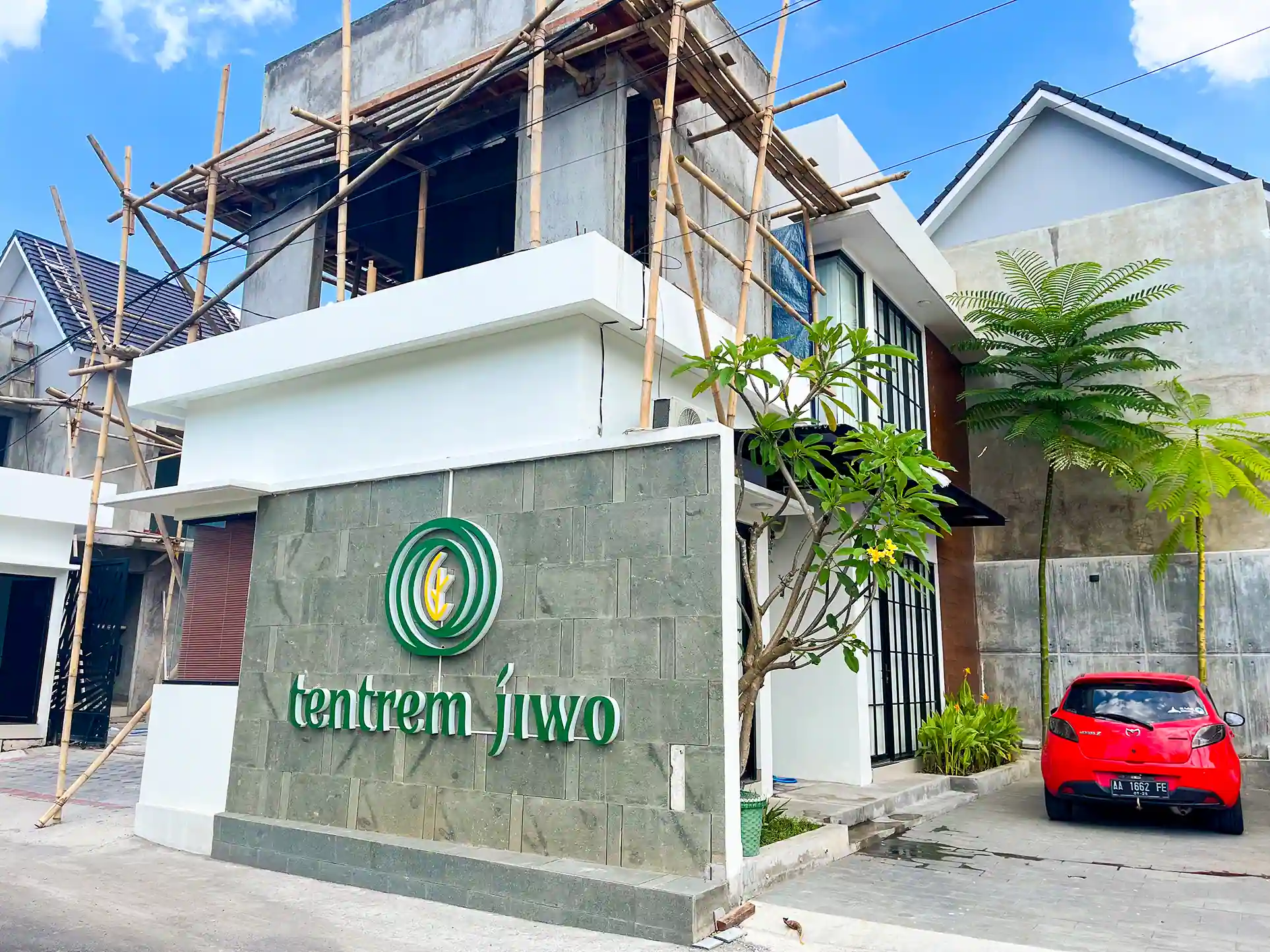 Gerbang kawasan perumahan Tentrem Jiwo JGS Group