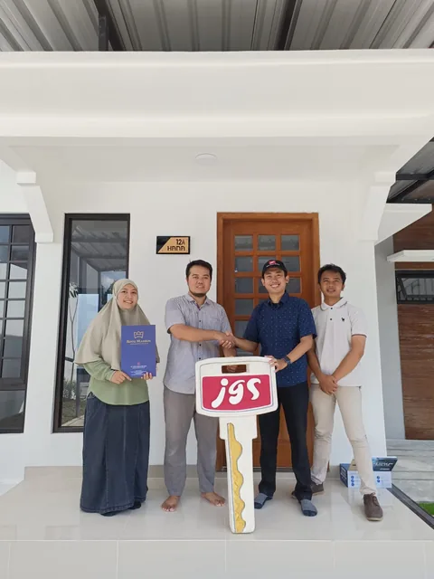Serah terima kunci unit Hana 12 di Kawa Village — JGS Group