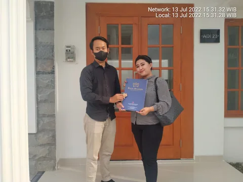 Serah terima kunci unit Adiluhung 23 di Royal Mansion — JGS Group