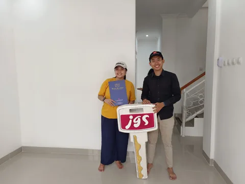 Serah terima kunci unit Adiluhung 28 di Royal Mansion — JGS Group
