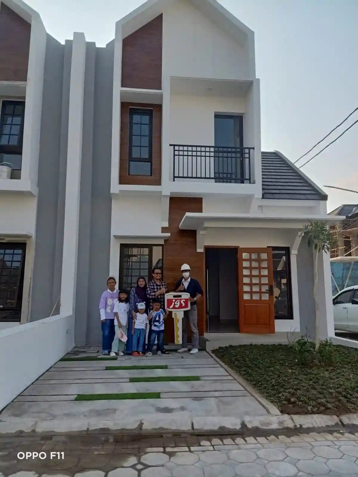Serah terima kunci keluarga Pak Jo — Kawa Village